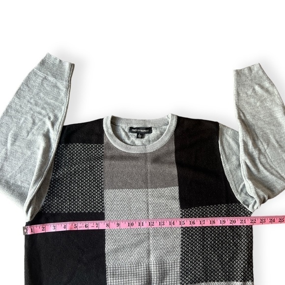 Tricots St. Raphael Men’s Geometric Square Design Crewneck Sweater, Large - Picture 9 of 11